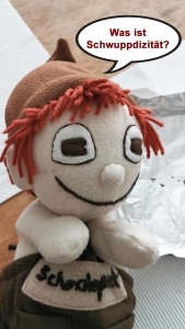 Schokopuck erklärt Schwuppdizität Handpuppe Schokopuck mit Sprechblase, in der steht: Was ist Schwuppdizität